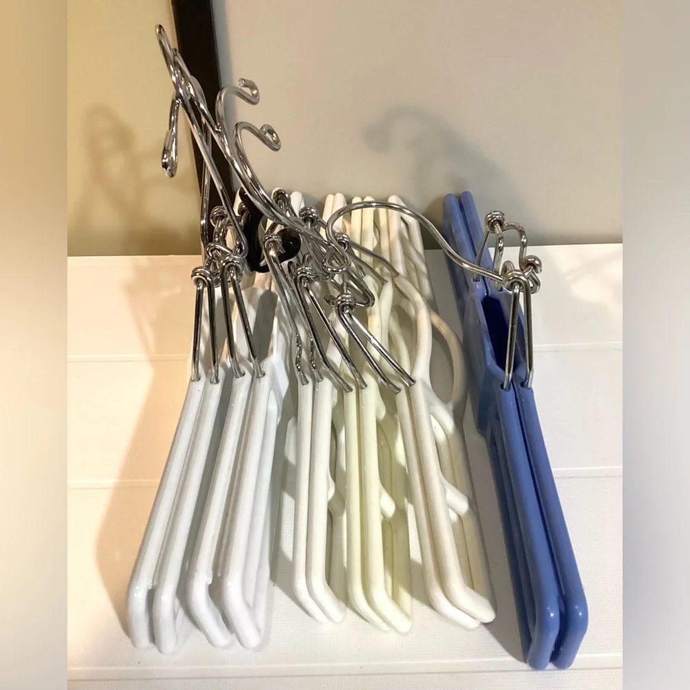 5 adult thick heavyweight hangers + 6 pant/skirt hangers